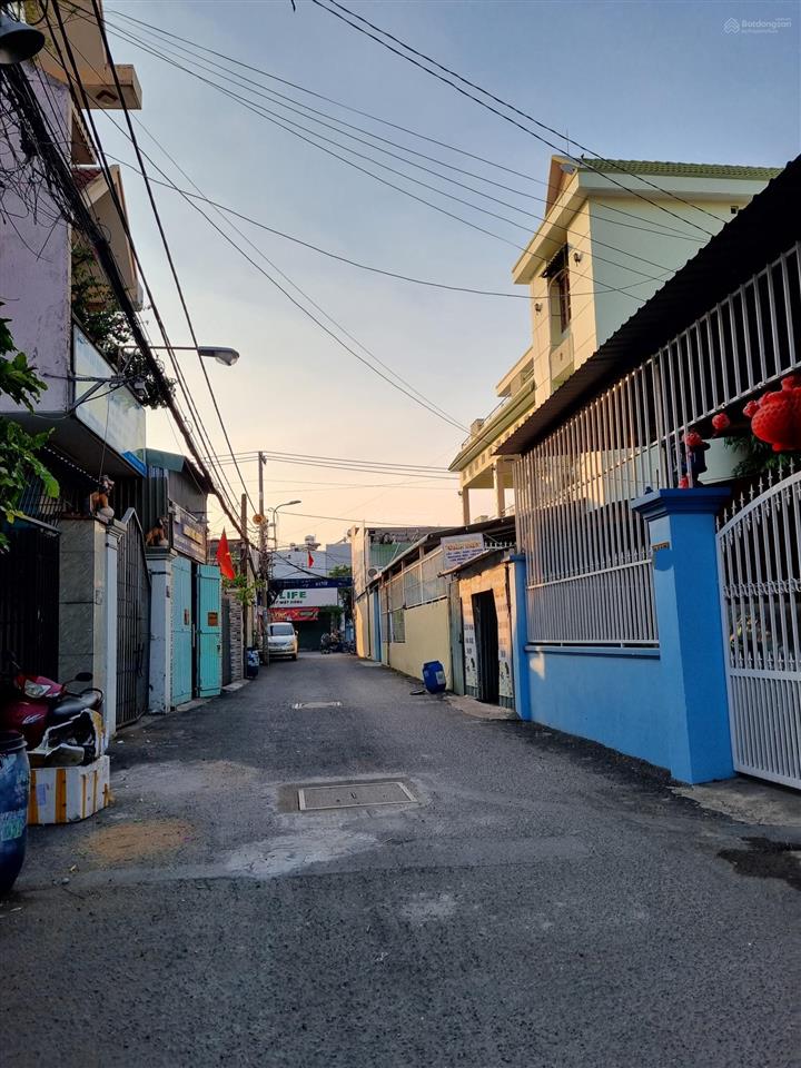 Không có lô thứ 2  4.x tỷ, dt(4x 14) sổ vuông vức, phước long a quận 9
