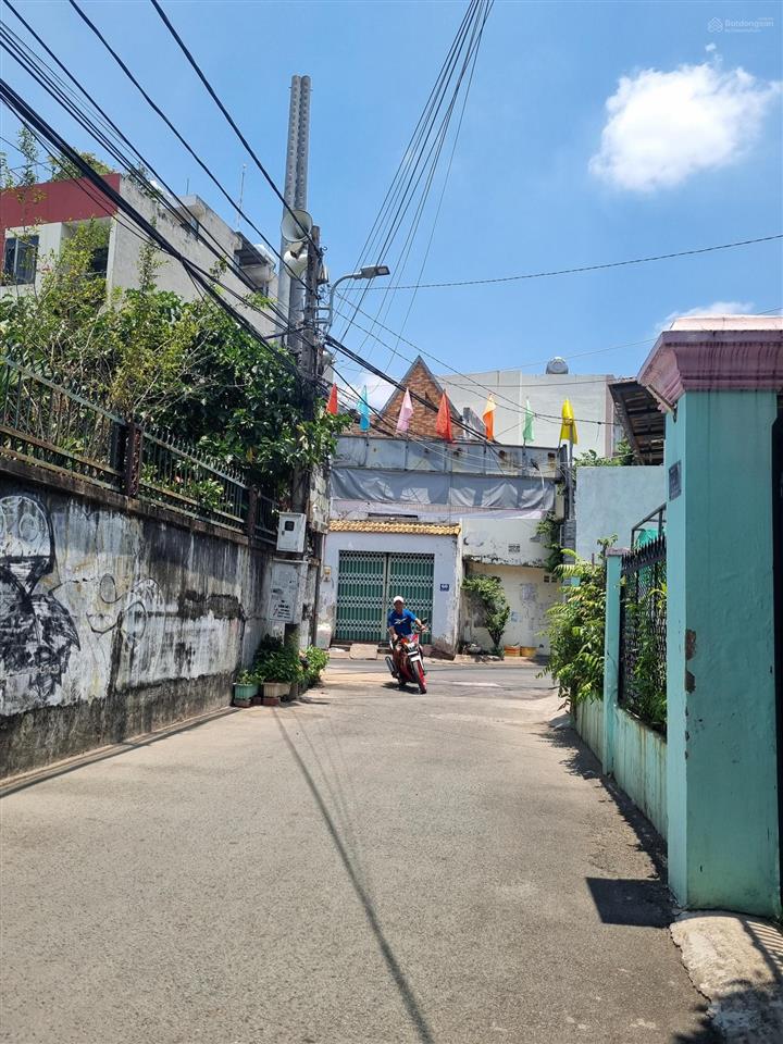 Không có lô thứ 2  4.x tỷ, dt(4x 14) sổ vuông vức, phước long a quận 9