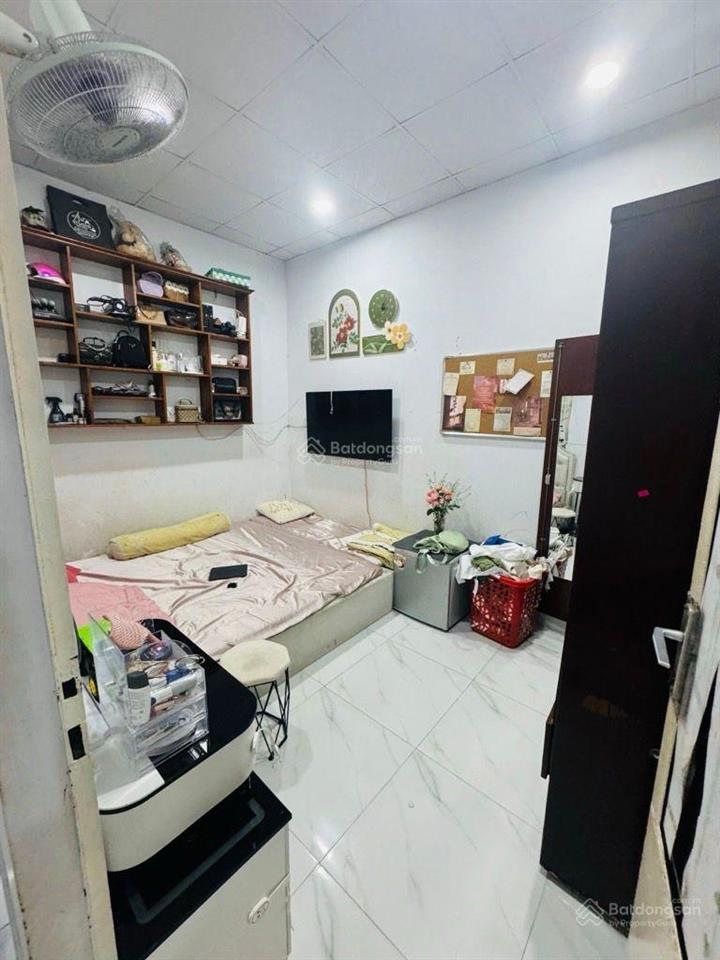 Nhà c4 ngay tuyến metro,79m2, hẻm xe hơi,di chuyển nhanh qua q1,q2