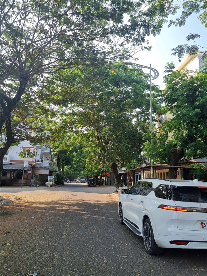 Lô đất hiếm 87m2, đông thủ thiêm quận 2, hẻm xe hơi tránh, khu biệt thự dân trí cao