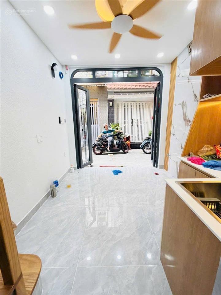 Nhà mới xây hẻm xe hơi 2/ tô hiến thành, p13,quận 10 dt 13,2m2 2pn, 1wc giá chỉ 2tỷ880( tl ) shr