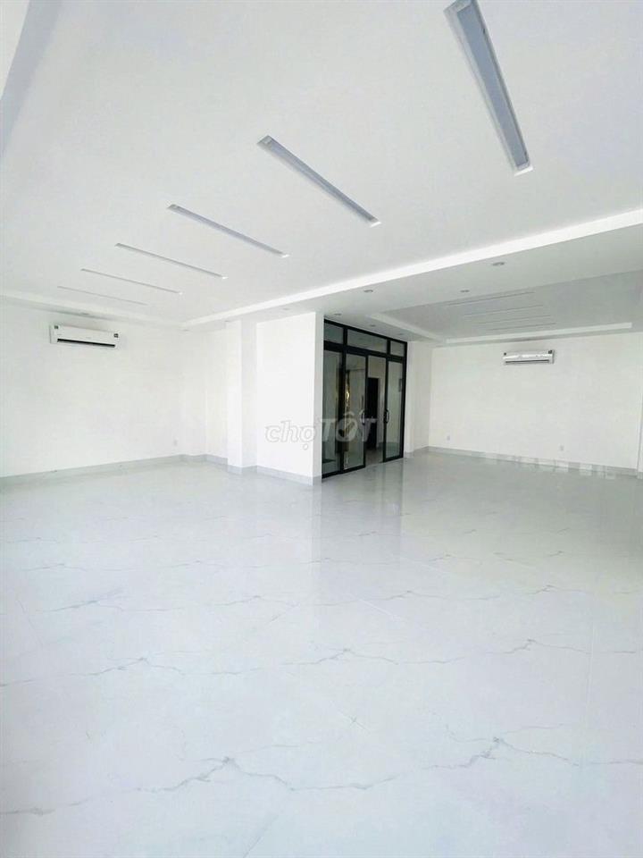 CỰC HOT ! Tòa nhà 6 tầng ngang 9m, hầm + thang máy, DTSD 600m², 42tr