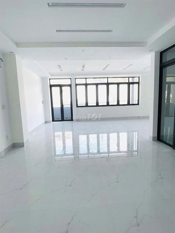 CỰC HOT ! Tòa nhà 6 tầng ngang 9m, hầm + thang máy, DTSD 600m², 42tr