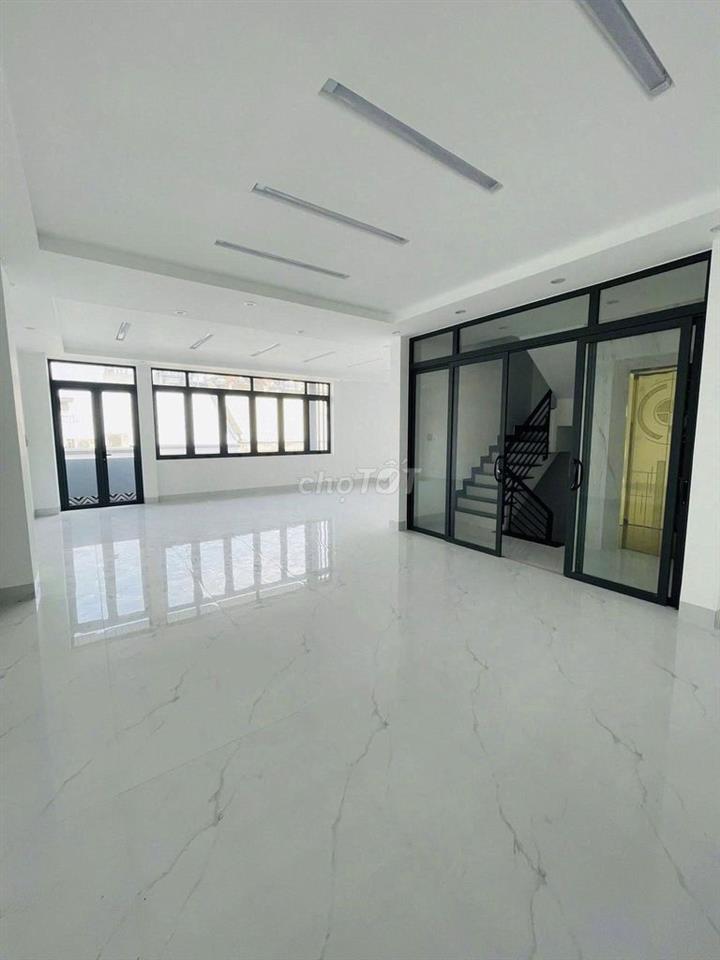 CỰC HOT ! Tòa nhà 6 tầng ngang 9m, hầm + thang máy, DTSD 600m², 42tr