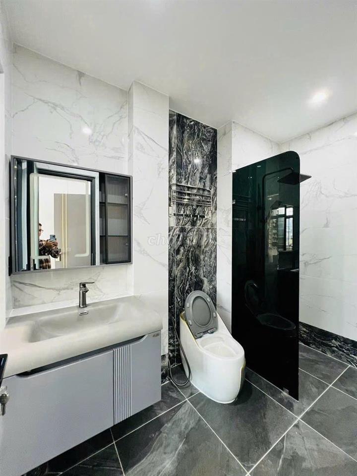  NHÀ MỚI CỰC HOT! THUÊ NHÀ NGUYÊN CĂN 128A HOA SỨ ,PN , DTSD 400m2