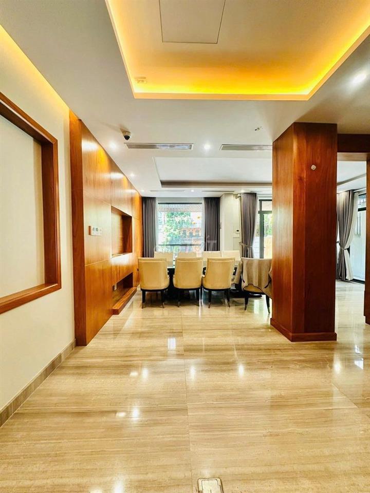 Cho thuê tòa nhà Hoa Đào, Phú Nhuận. 5T, Thang máy, PCCC, DTSD 600m²