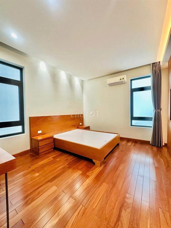 Cho thuê tòa nhà Hoa Đào, Phú Nhuận. 5T, Thang máy, PCCC, DTSD 600m²