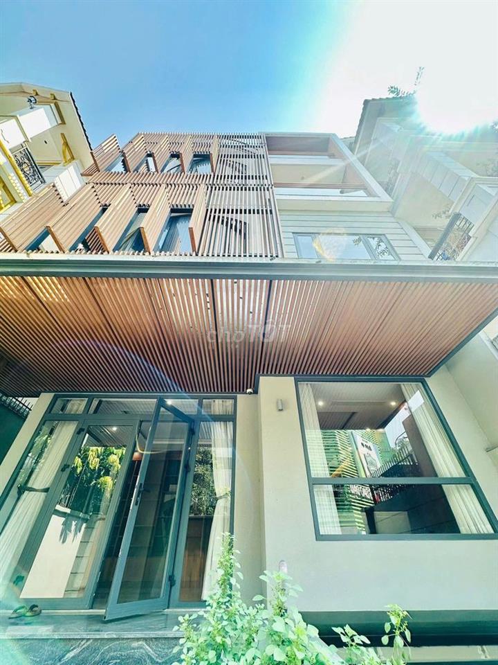 Cho thuê tòa nhà Hoa Đào, Phú Nhuận. 5T, Thang máy, PCCC, DTSD 600m²