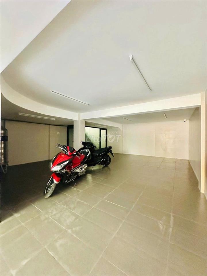 Cho thuê tòa nhà Hoa Đào, Phú Nhuận. 5T, Thang máy, PCCC, DTSD 600m²