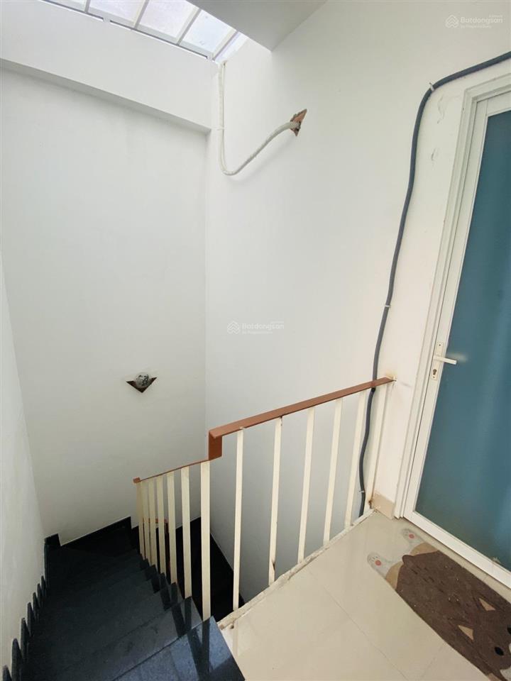 Chủ cần bán gấp quận 10  sát hẻm xe hơi  cách mt 40m  4 tầng  8 phòng  cho thuê 50tr/ tháng