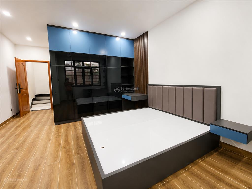 Bán nhà thiên phước, p.9 tân bình (4.4m x 11m) 5 tầng btct xe hơi đến cổng