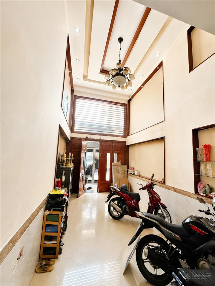 Ngay vòng xoay lê đại hành  nguyễn thị nhỏ  67m2  5 tầng  đường nhựa xe tải thông