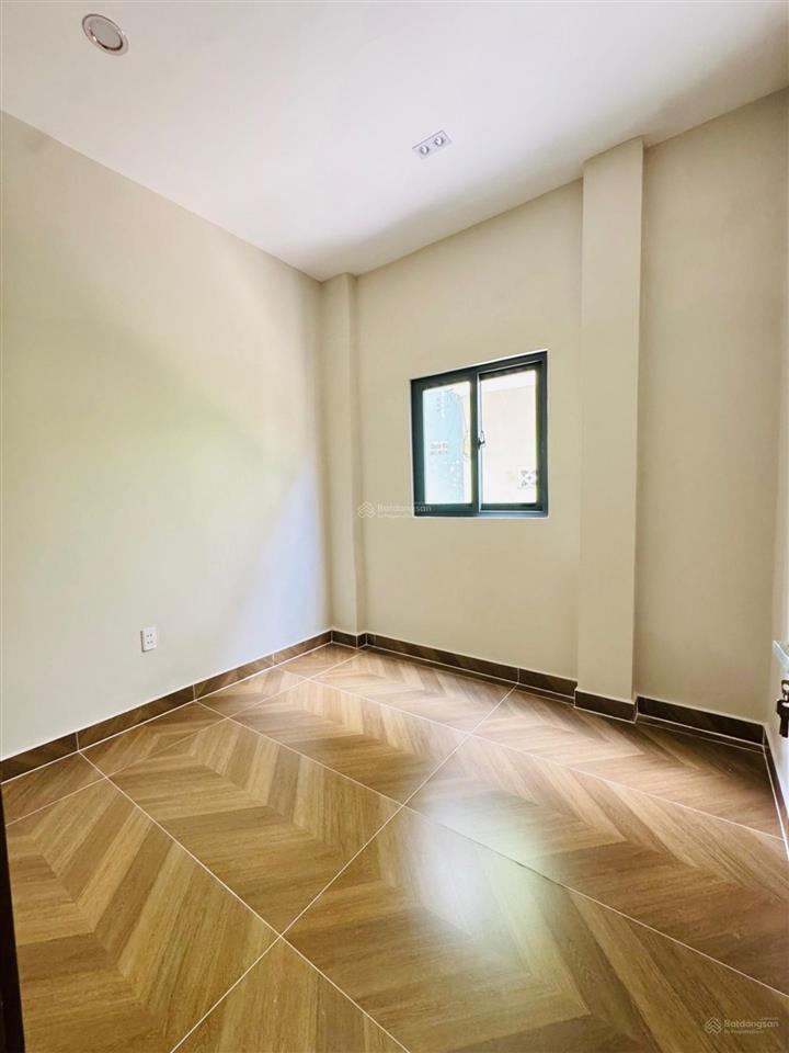 Ngay thiên phước  lý thường kiệt  giáp quận 10  đh bách khoa  (4,3mx10m)  2 tầng  3 pn  6,xt