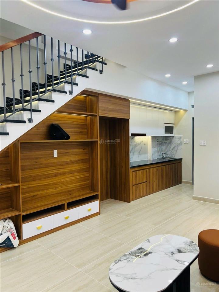 Ngay thiên phước  lý thường kiệt  giáp quận 10  đh bách khoa  (4,3mx10m)  2 tầng  3 pn  6,xt