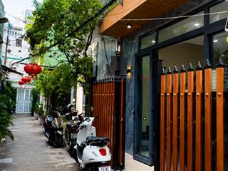Ngay thiên phước  lý thường kiệt  giáp quận 10  đh bách khoa  (4,3mx10m)  2 tầng  3 pn  6,xt