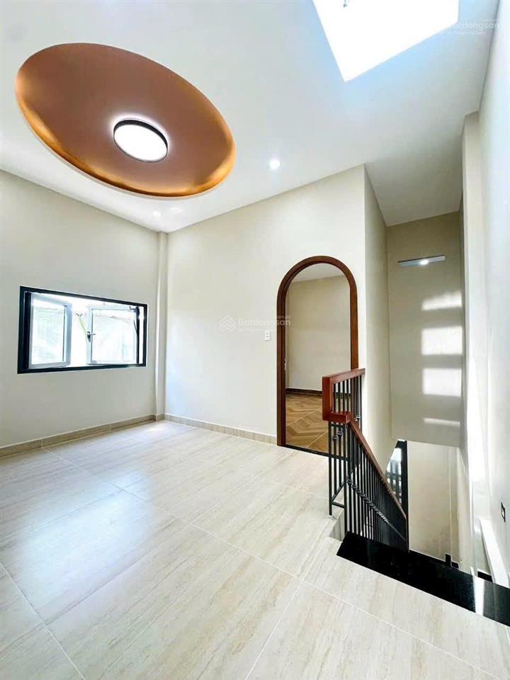 Ngay thiên phước  lý thường kiệt  giáp quận 10  đh bách khoa  (4,3mx10m)  2 tầng  3 pn  6,xt