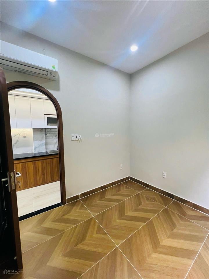 Ngay thiên phước  lý thường kiệt  giáp quận 10  đh bách khoa  (4,3mx10m)  2 tầng  3 pn  6,xt