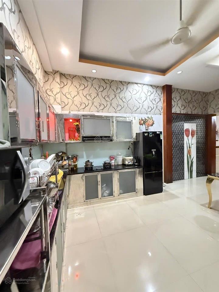 Bán nhà ngay chợ vải tân bình  66m2  5 tầng btct  hẻm 5m thông  ngộp bank