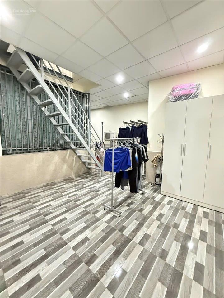 Bán nhà ngay chợ vải tân bình  66m2  5 tầng btct  hẻm 5m thông  ngộp bank