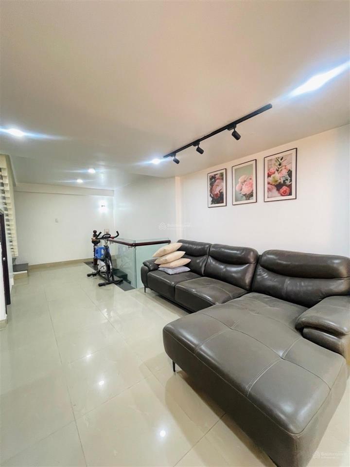 Hẻm xe hơi  quận 10  ngay công viên lê thị riêng  (4,2mx14m)  nở hậu đẹp  5 tầng đúc