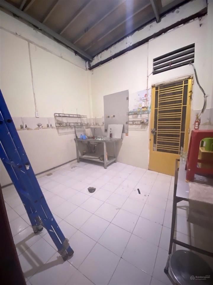 Hàng hiếm tân bình phường 9 cũ  70m nở hậu hẻm ô tô sát nhà hàng xóm lữ gia