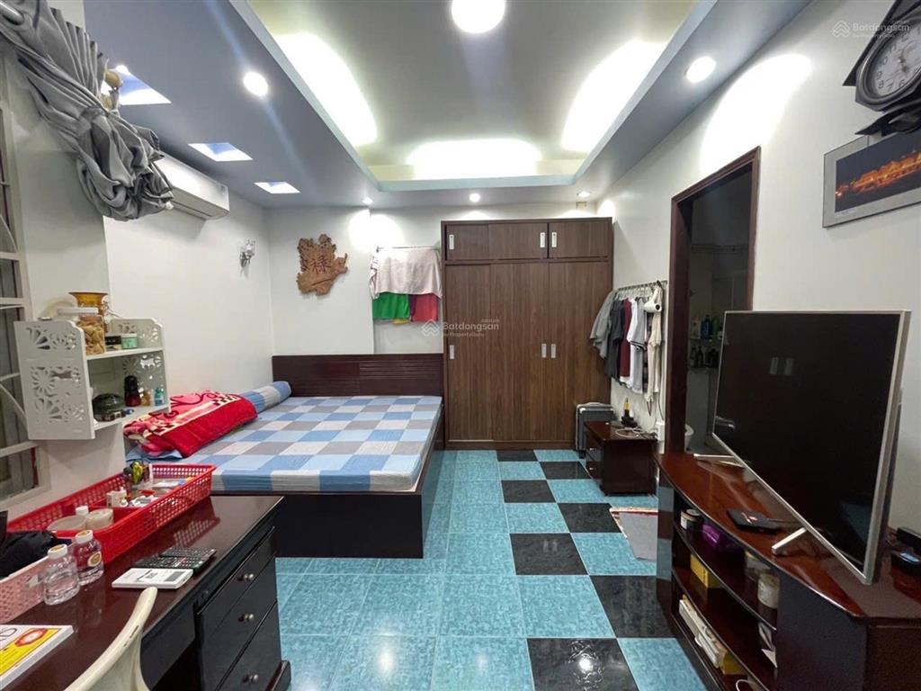 Gấp bán nhà huỳnh văn bánh, phú nhuận nhà 4 tầng (5mx16m)  sổ vuông a4