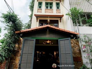 Hxh nguyễn văn trỗi  7m 5 tầng thang máy  8pn kiểu châu âu  dòng tiền 60tr/tháng