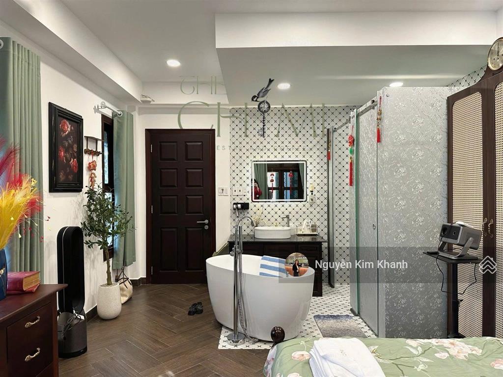 Hxh nguyễn văn trỗi  7m 5 tầng thang máy  8pn kiểu châu âu  dòng tiền 60tr/tháng