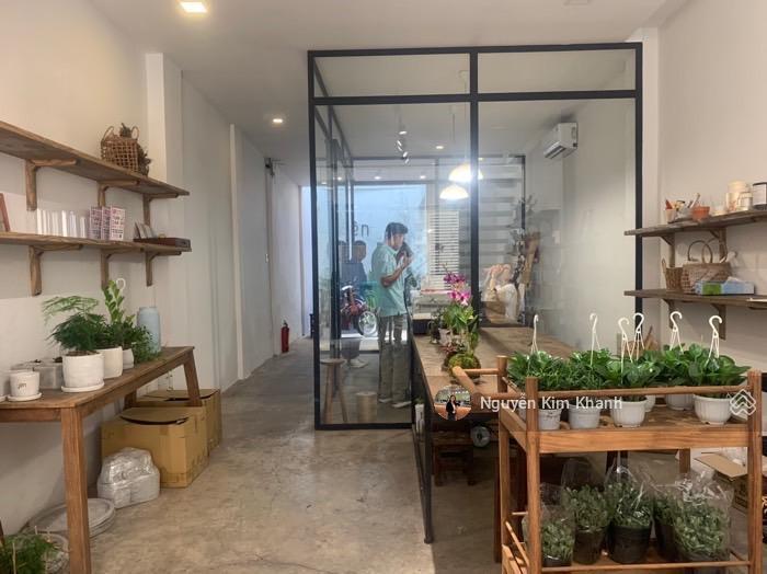 Bán nhà hxh quận 1  ngay ngã 6 phù đổng  62m  gpxd 5 tầng  cách mt lê thị riêng 10m