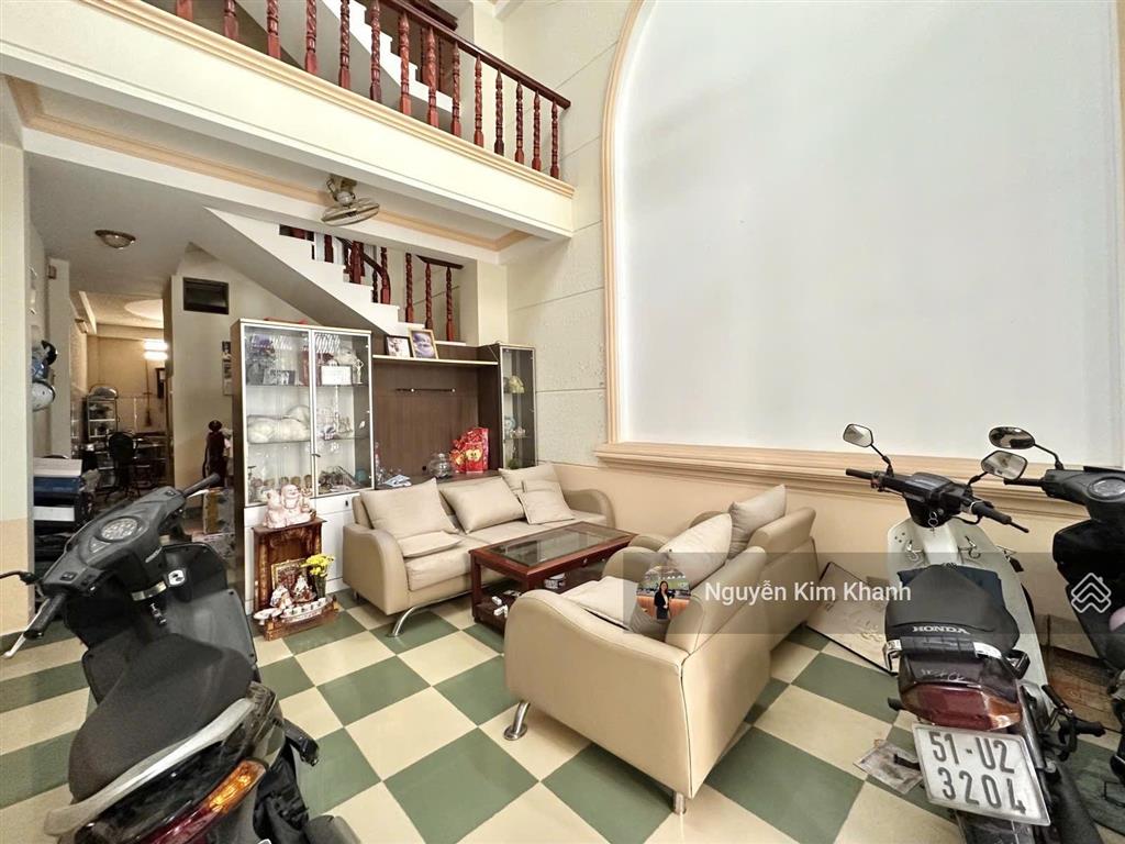 Mặt tiền phường tân định q1  đặng dung thông ra phan xích long  khu vip toàn hàng quán cao cấp