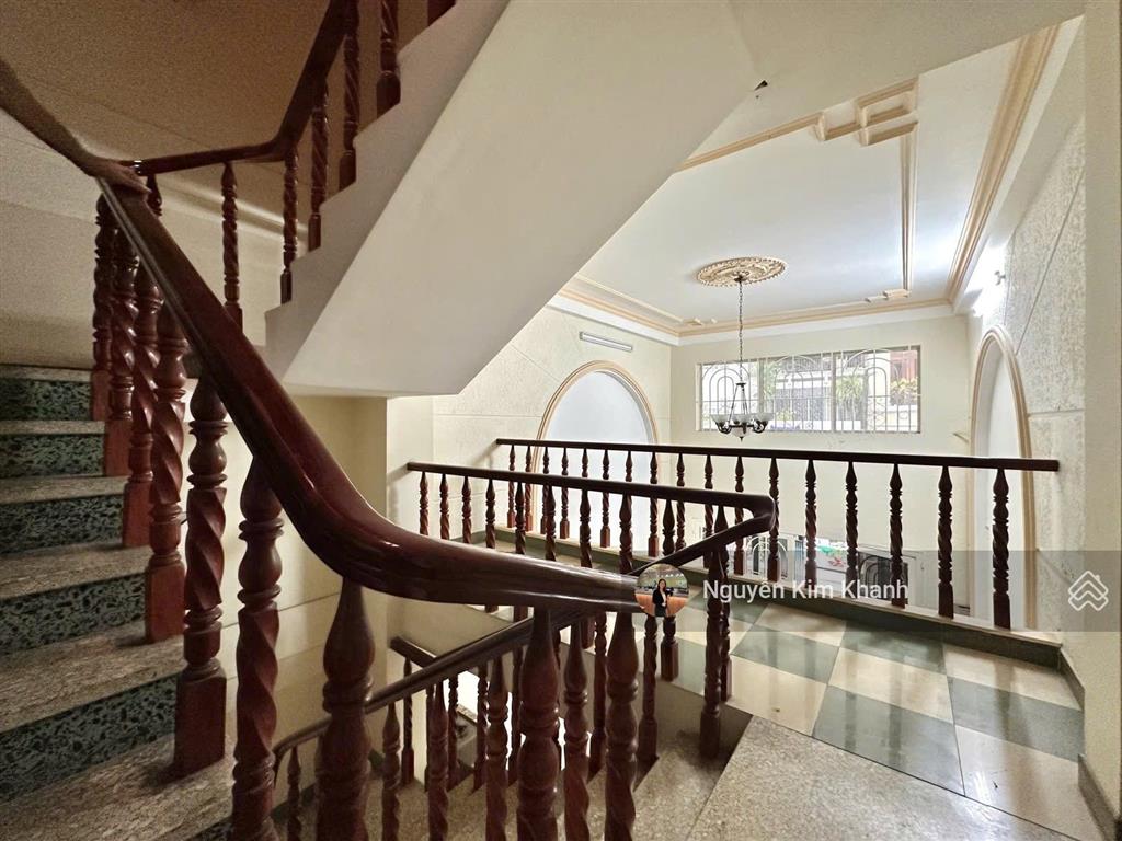 Mặt tiền phường tân định q1  đặng dung thông ra phan xích long  khu vip toàn hàng quán cao cấp