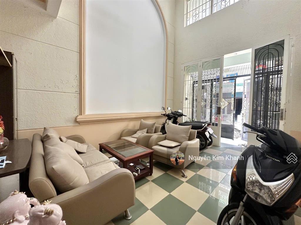 Mặt tiền phường tân định q1  đặng dung thông ra phan xích long  khu vip toàn hàng quán cao cấp