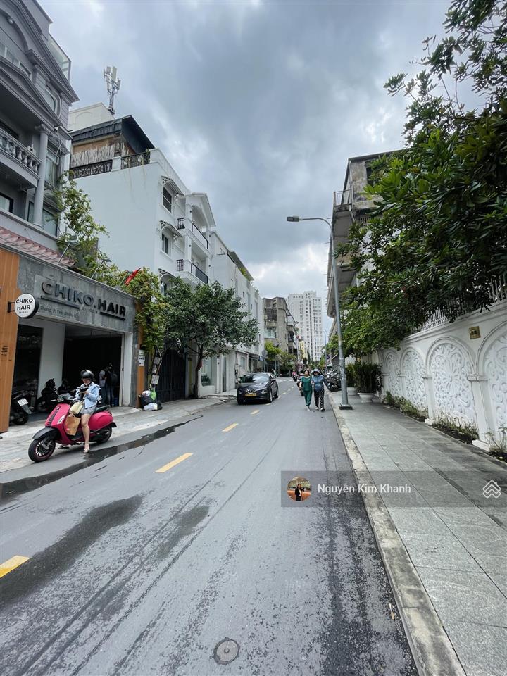 Mặt tiền phường tân định q1  đặng dung thông ra phan xích long  khu vip toàn hàng quán cao cấp