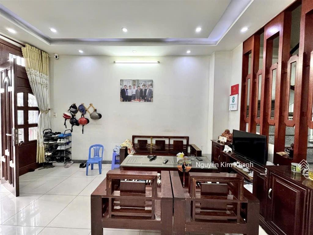 Hxh 6m kế bên white palace hoàng văn thụ  4 tầng 5pn  oto đậu trước nhà  nội thất gỗ căm xe