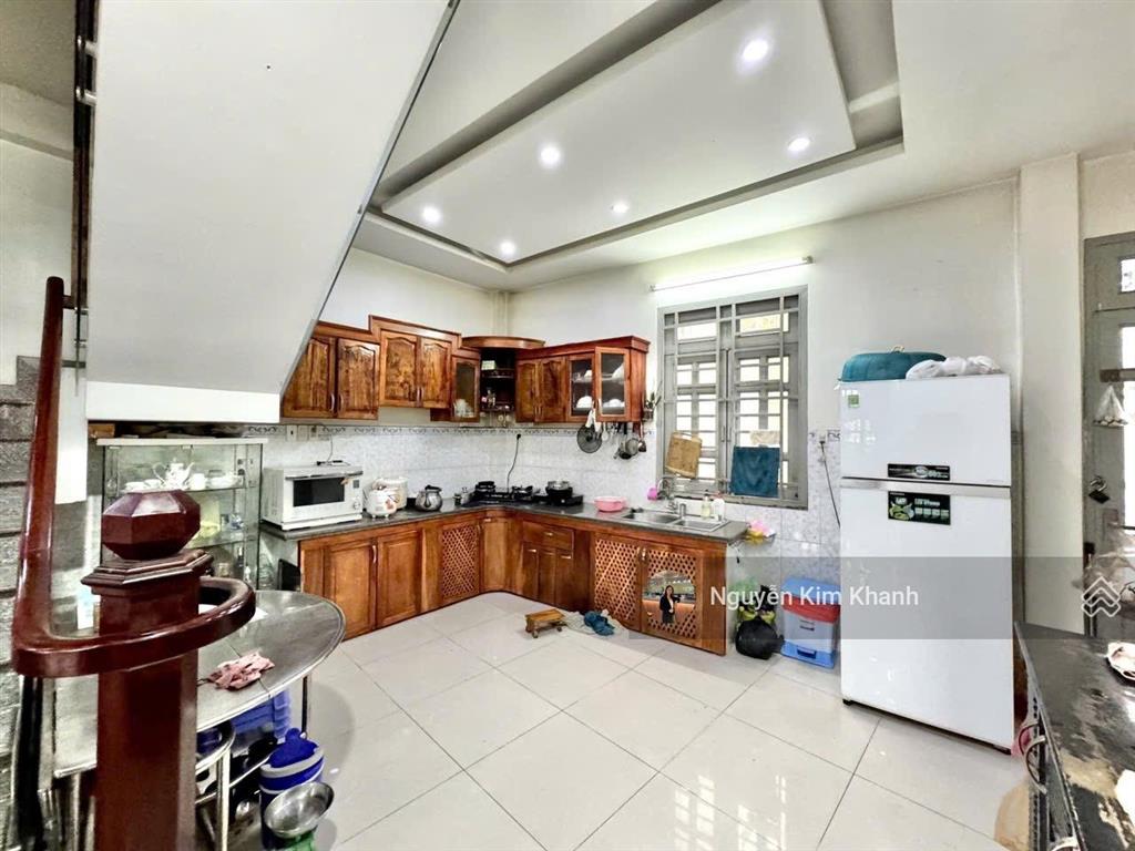Hxh 6m kế bên white palace hoàng văn thụ  4 tầng 5pn  oto đậu trước nhà  nội thất gỗ căm xe