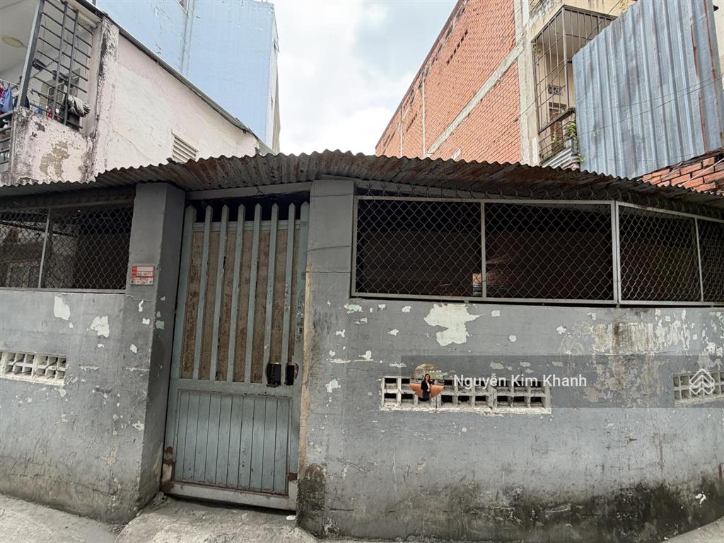 Chỉ hơn 80tr/m  đất xây chdv 6 tầng  coopmart phan xích long  ngang hơn 5m đẹp