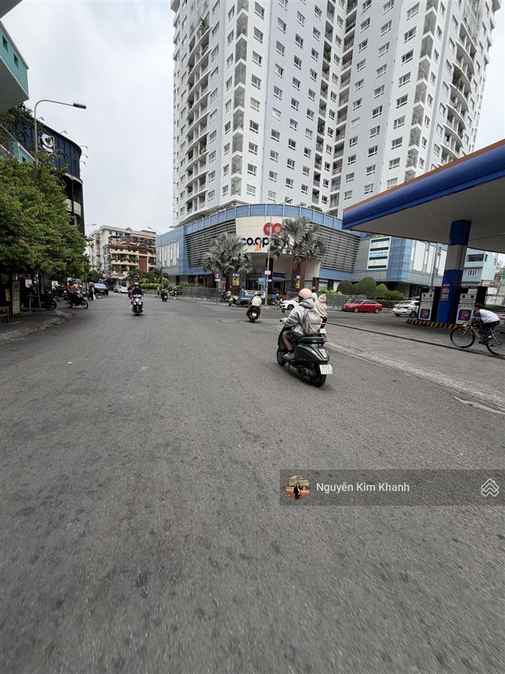 Chỉ hơn 80tr/m  đất xây chdv 6 tầng  coopmart phan xích long  ngang hơn 5m đẹp