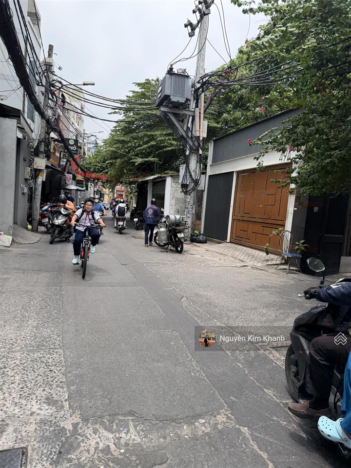 Chỉ hơn 80tr/m  đất xây chdv 6 tầng  coopmart phan xích long  ngang hơn 5m đẹp