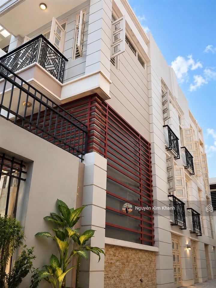 Đối diện gem center  gần ga bason  hẻm 7m oto né  64m 5 tầng 5pn  tiện kd homestay
