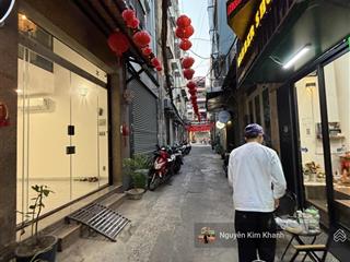 Hẻm kd cho khách tây  sát mt nguyễn trãi q1  ngay ngã 6 phù đổng  7pn  dòng tiền khoán 45tr/th