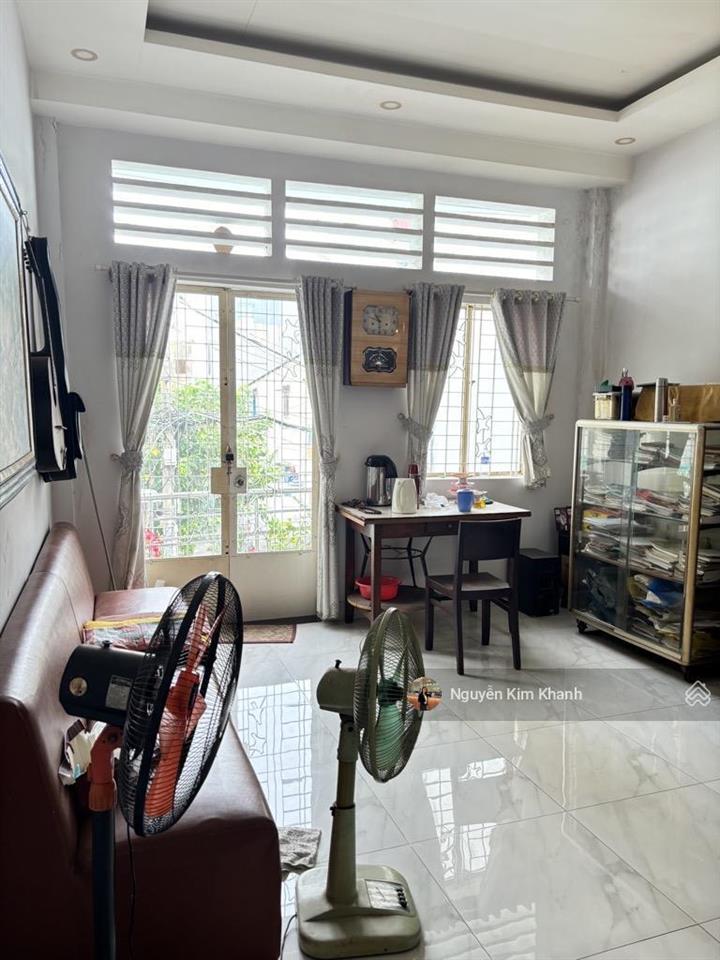 Sát bên phan đăng lưu  91m2 xd 5 tầng  hxh 8m  phù hợp làm chdv