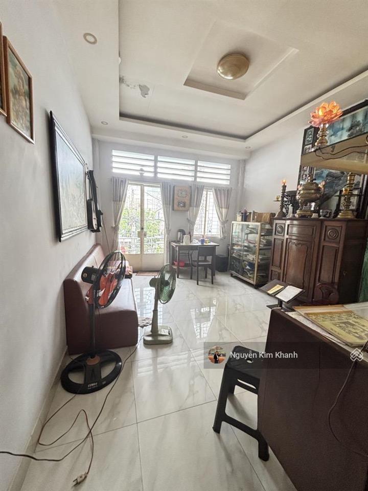 Sát bên phan đăng lưu  91m2 xd 5 tầng  hxh 8m  phù hợp làm chdv