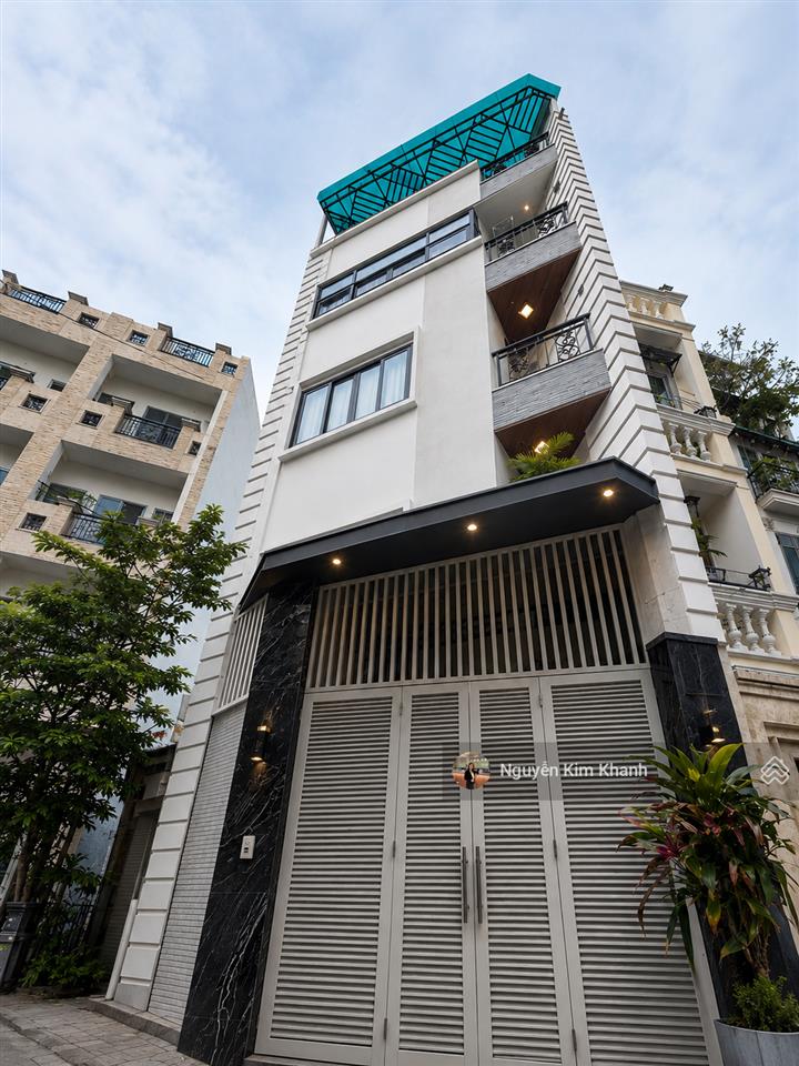 Ngộp bank  căn góc thang máy phú nhuận  hxh 7m thông khắp nơi  5 tầng 4pn  nội thất chủ để lại