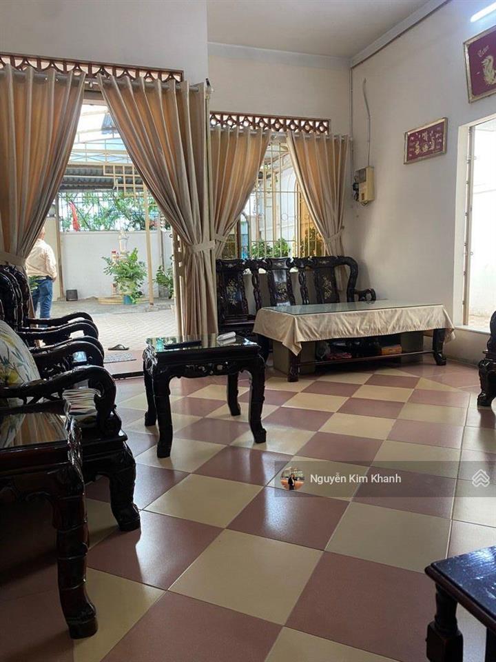 Nhà dt to 143m  hxt 8m  sân để được 3 oto  sát mt bình thạnh  ngang 6m  xd 6 tầng  gần đh