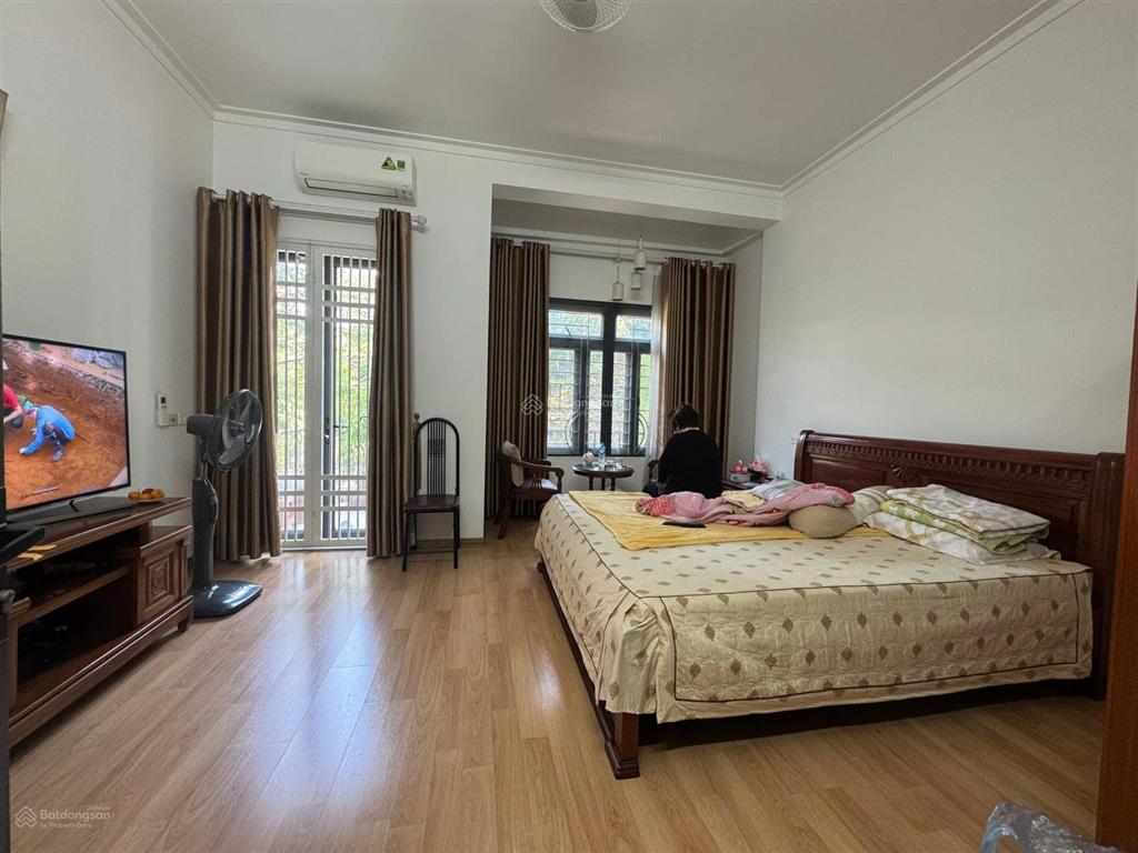 Cần bán nhà gia đình xây để ở,khu phân lô tt5b giang biên. dt 75m2mt 5mx4,5 tầng hướng đông bâc