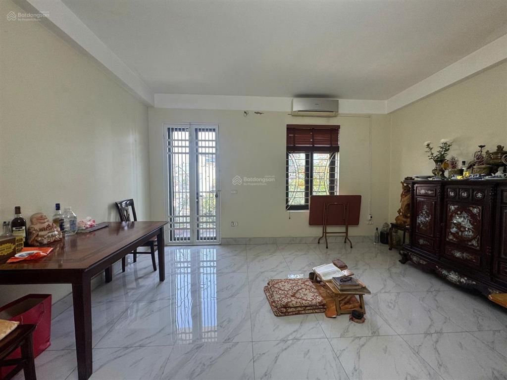 Cần bán nhà gia đình xây để ở,khu phân lô tt5b giang biên. dt 75m2mt 5mx4,5 tầng hướng đông bâc