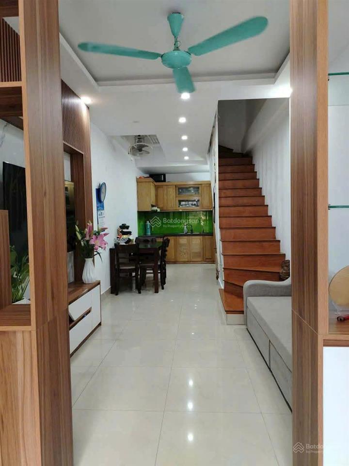 Gia đính cần bán nhà 4 tầng dt 33m2,full nội thất. ngõ ôtô rộng thông thoáng,gần hồ quán tình.