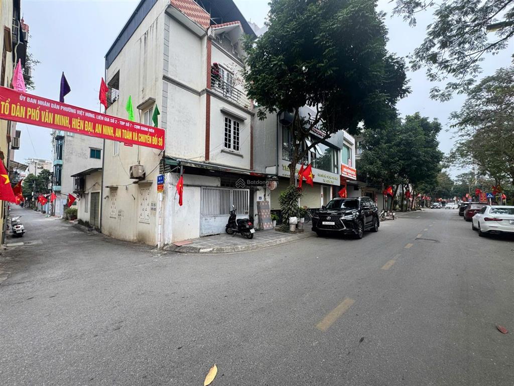 Gia đính cần bán nhà 4 tầng dt 33m2,full nội thất. ngõ ôtô rộng thông thoáng,gần hồ quán tình.