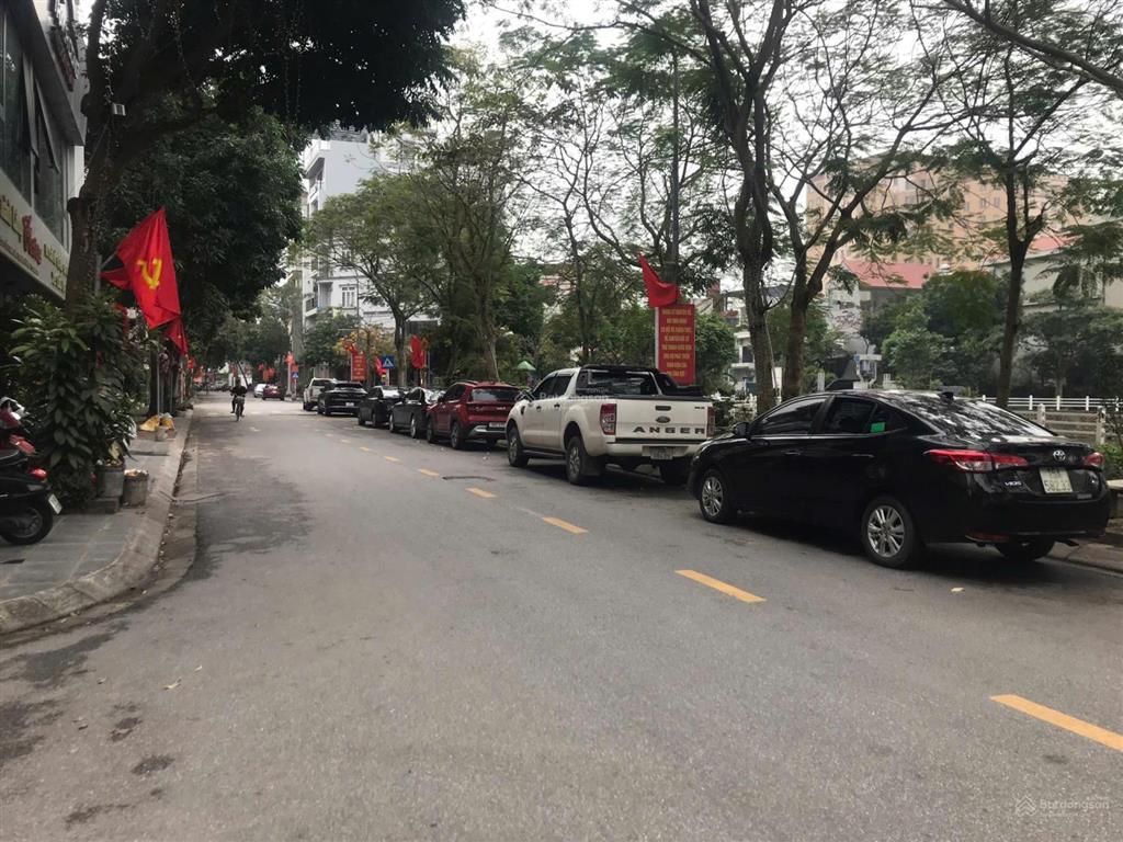 Gia đính cần bán nhà 4 tầng dt 33m2,full nội thất. ngõ ôtô rộng thông thoáng,gần hồ quán tình.