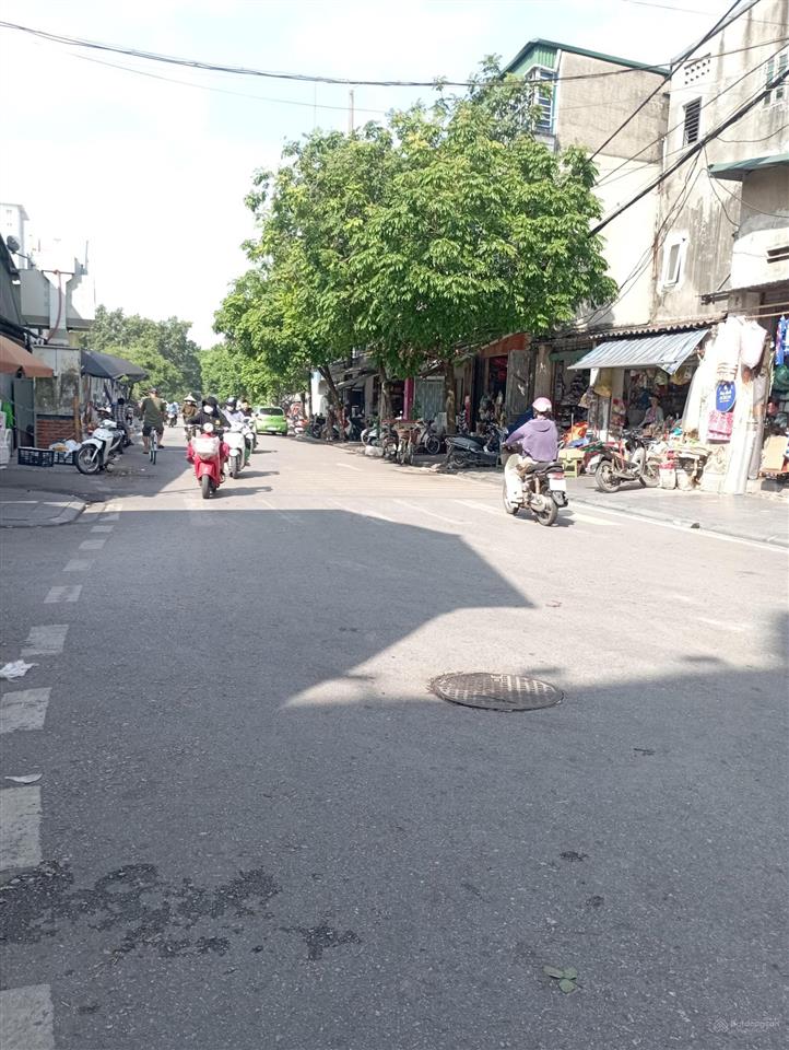 Cần bán gấp nhà sát chợ diêm gỗ,ngõ rộng thông thoáng ôtô 7 chỗ ra vào. dt70m2x 4 tầng thang máy.
